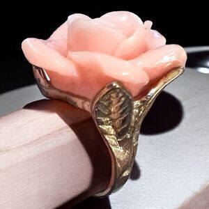Vintage GoldTone Carved Flower Ring Leaf Accents Botanical Retro Romantic Size 8